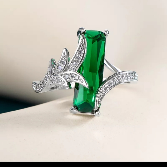 Emerald  925 Sterling SILVER Ring. - Picture 5 of 6